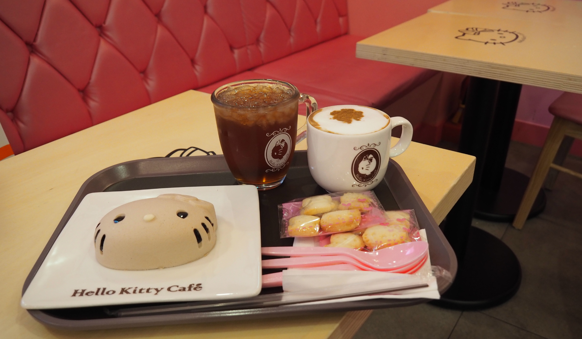 Hello_Kitty_Cafe